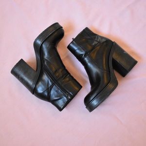 Bata Italian Genuine Leather Black Heeled Platform Boots w/ Zipper SZ 8 EU 38